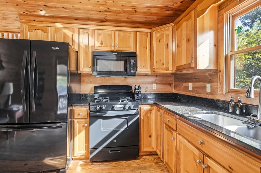 303 Pine Forest Loop, Blue Ridge GA 30513 - Photo