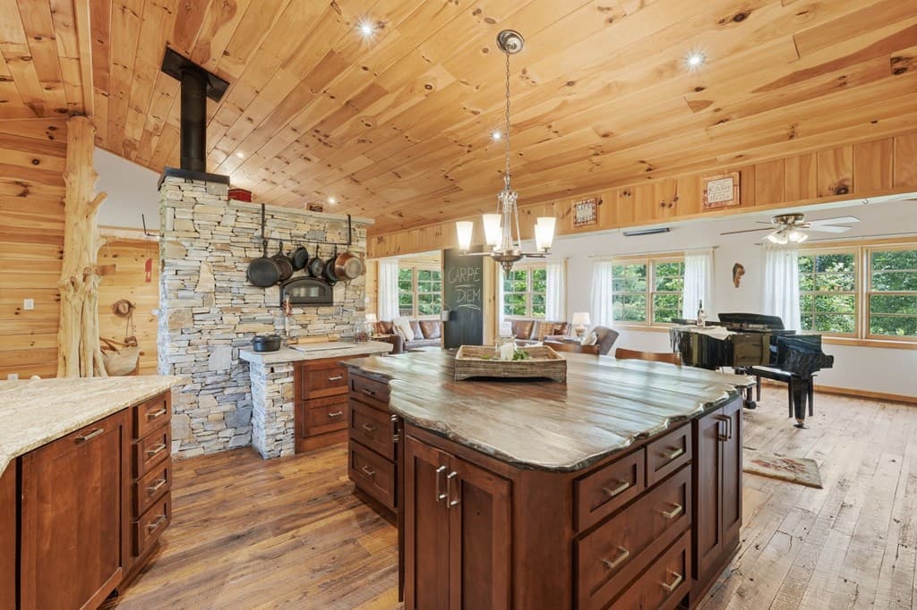 1823 Shoal Creek Road, Clarkesville GA 30523 - Photo