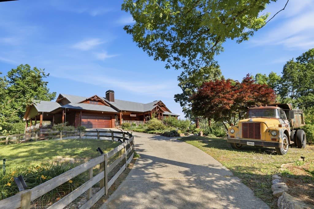 1823 Shoal Creek Road, Clarkesville GA 30523 - Photo