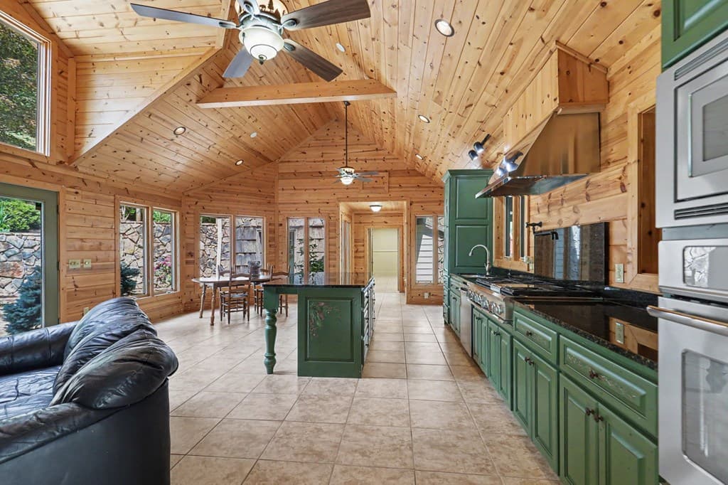 792 Bugscuffle Road, Hiawassee GA 30546 - Photo
