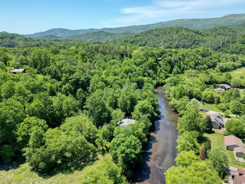 198 Riverbend Drive, Hayesville NC 28904 - Photo