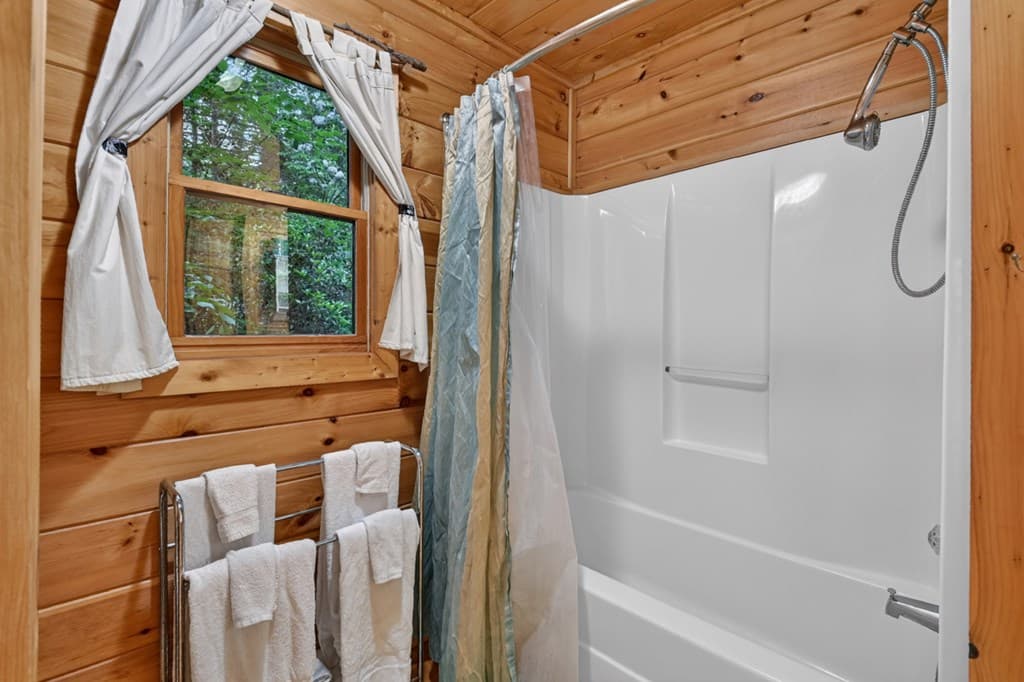 550 Hillsdale Drive, Ellijay GA 30540 - Photo