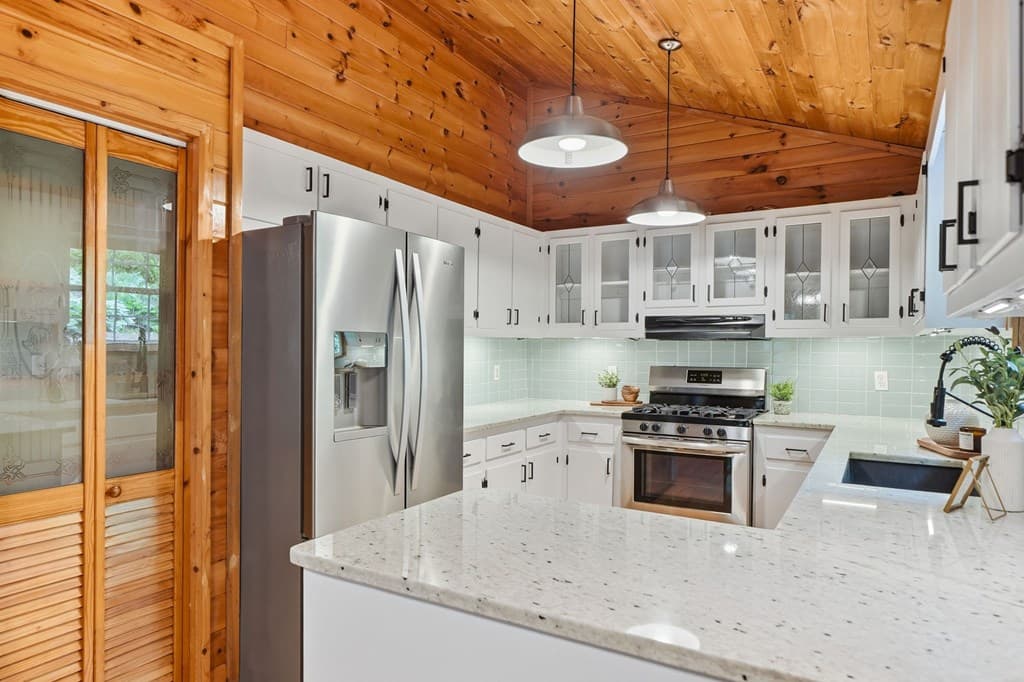 946 Laurel Circle, Blue Ridge GA 30513 - Photo