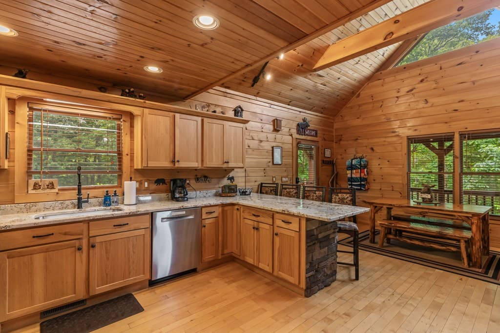 93 Deer Hunter Trail, Blue Ridge GA 30513 - Photo