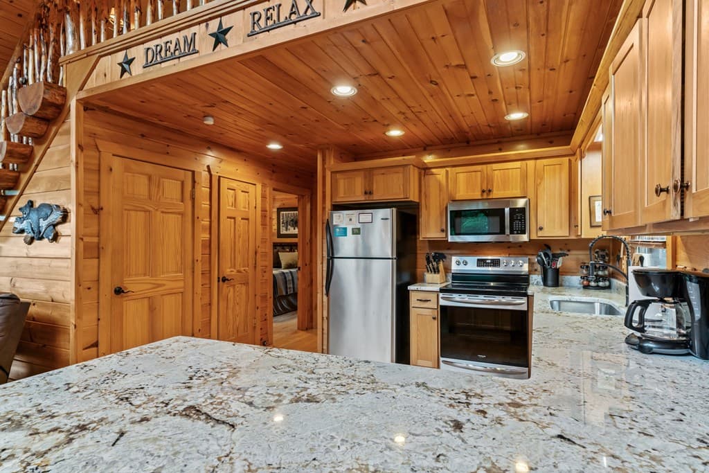 93 Deer Hunter Trail, Blue Ridge GA 30513 - Photo