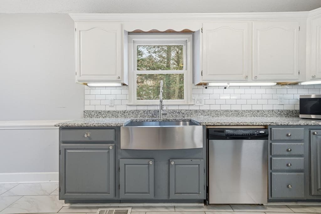 300 Westwoods Drive, Ellijay GA 30540 - Photo