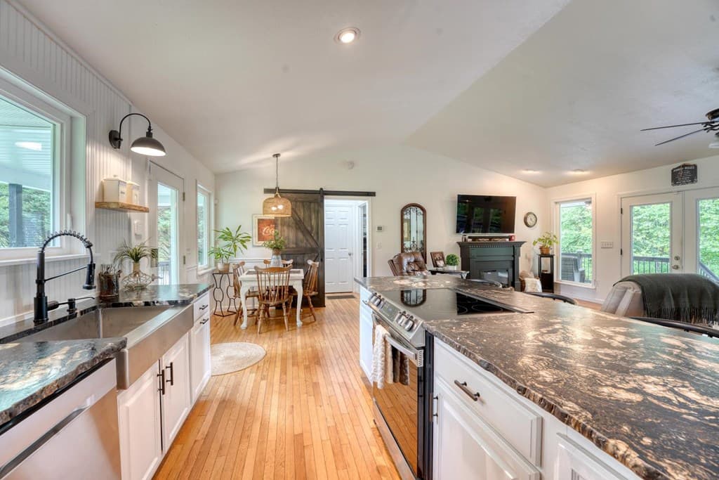 33 Tusquittee Valley Lane, Hayesville NC 28904 - Photo