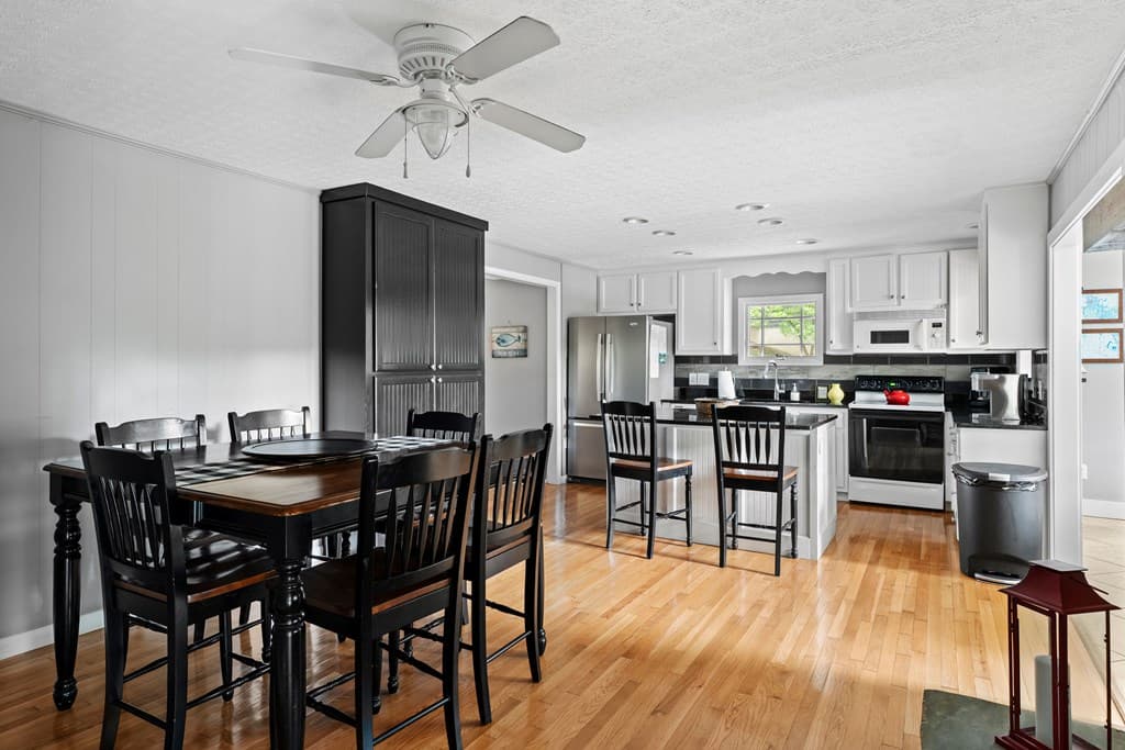 221 W Reece Creek Road W, Blairsville GA 30512 - Photo