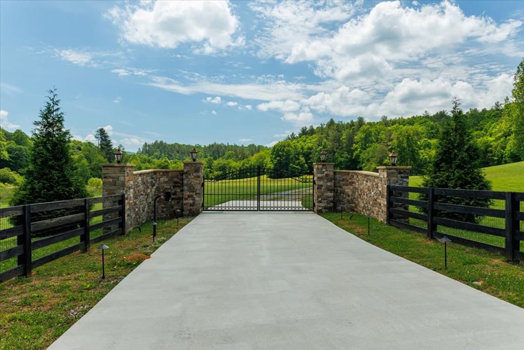 5260 Hardscrabble Road, Mineral Bluff GA 30559 - Photo