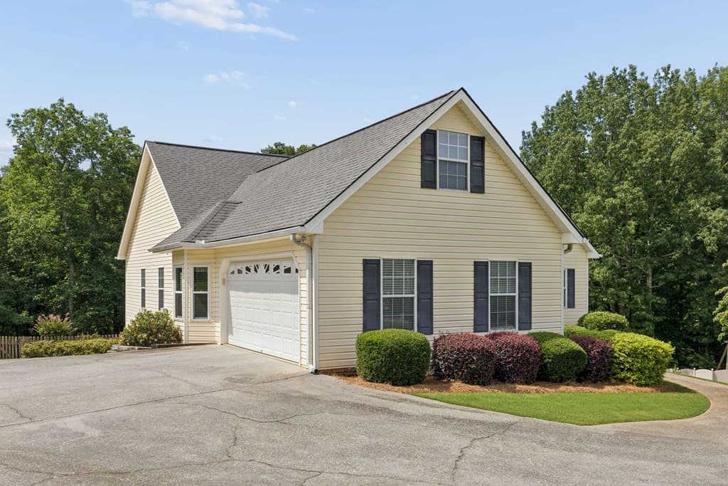 121 Chestnut Hill Drive, Canton GA 30114 - Photo
