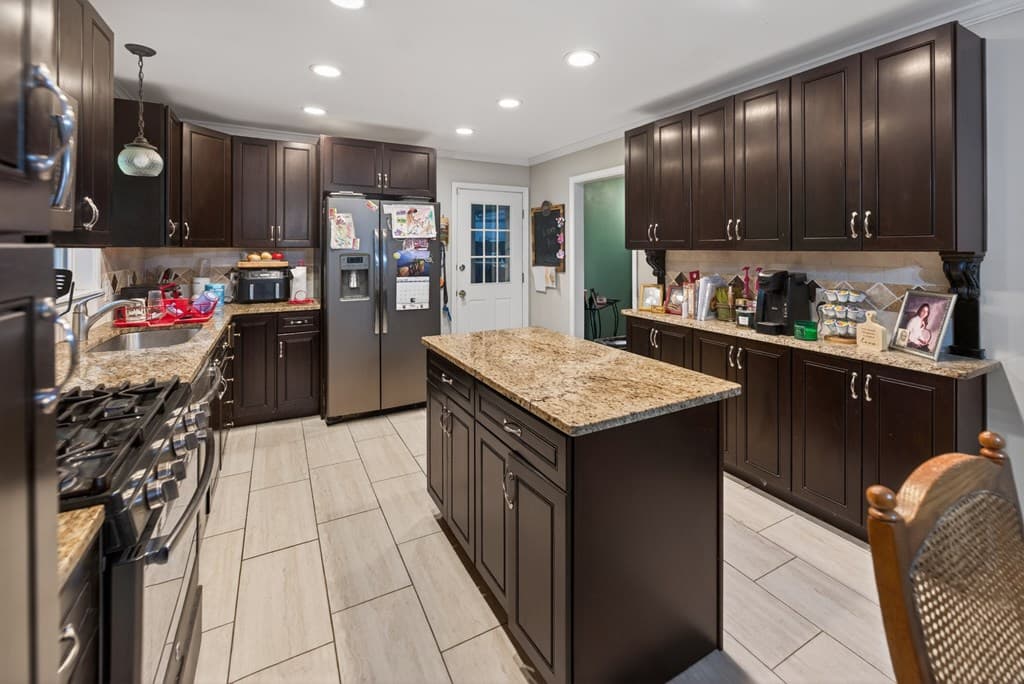 940 Chesterfield Drive, Marietta GA 30066 - Photo