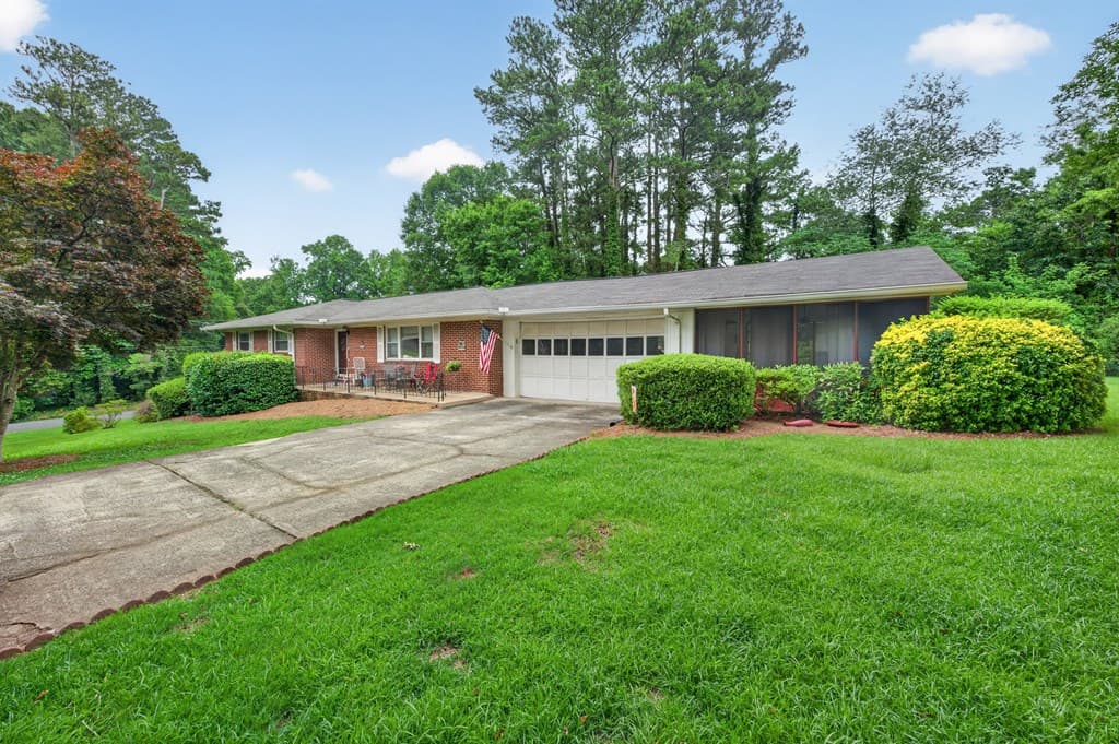 940 Chesterfield Drive, Marietta GA 30066 - Photo