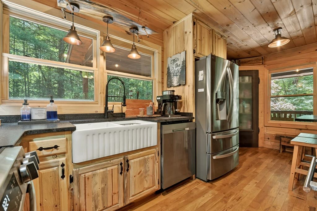 979 Cherokee Lane, Mccaysville GA 30555 - Photo