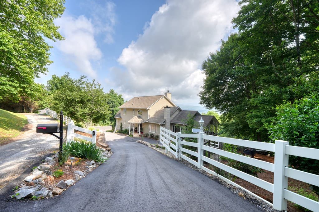 880 Locust Trail, Hiawassee GA 30546 - Photo