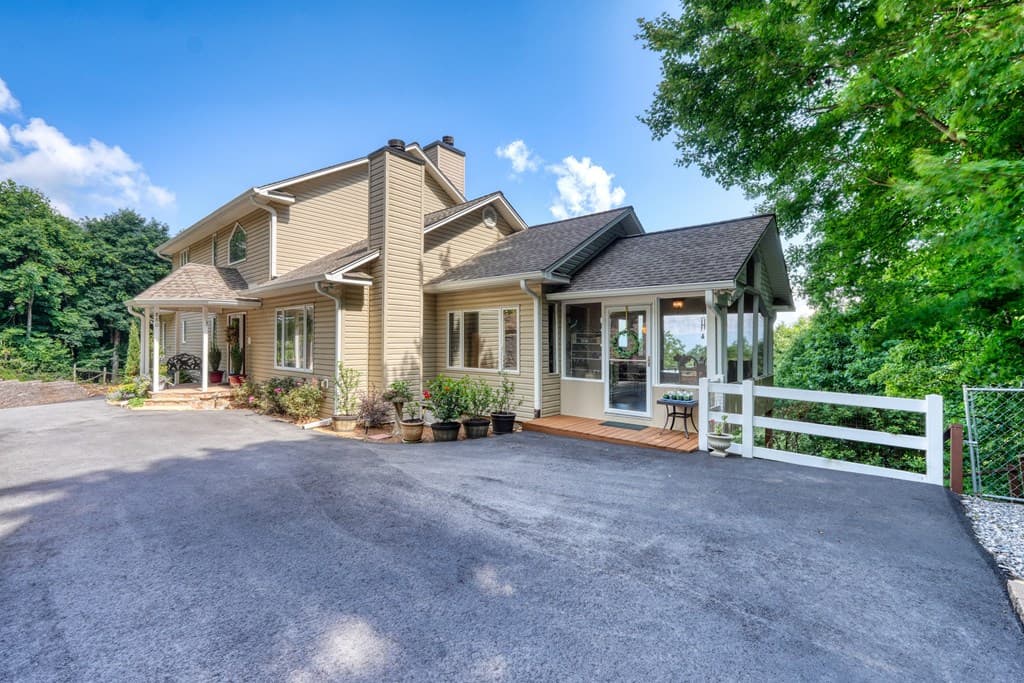 880 Locust Trail, Hiawassee GA 30546 - Photo