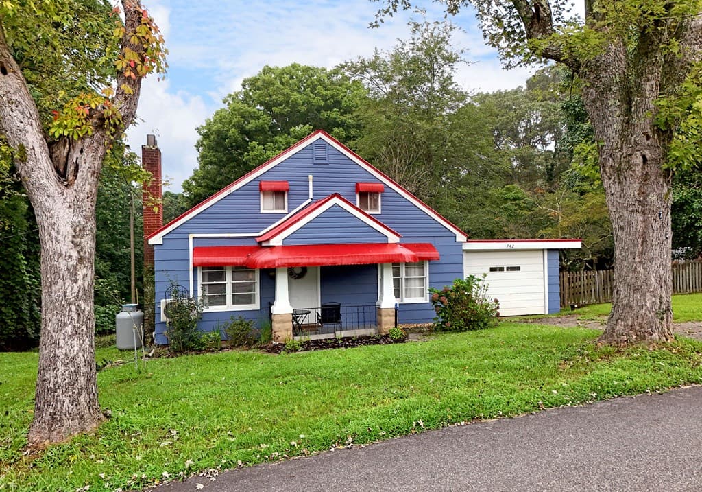 742 Hillcrest Drive, Mccaysville GA 30555 - Photo