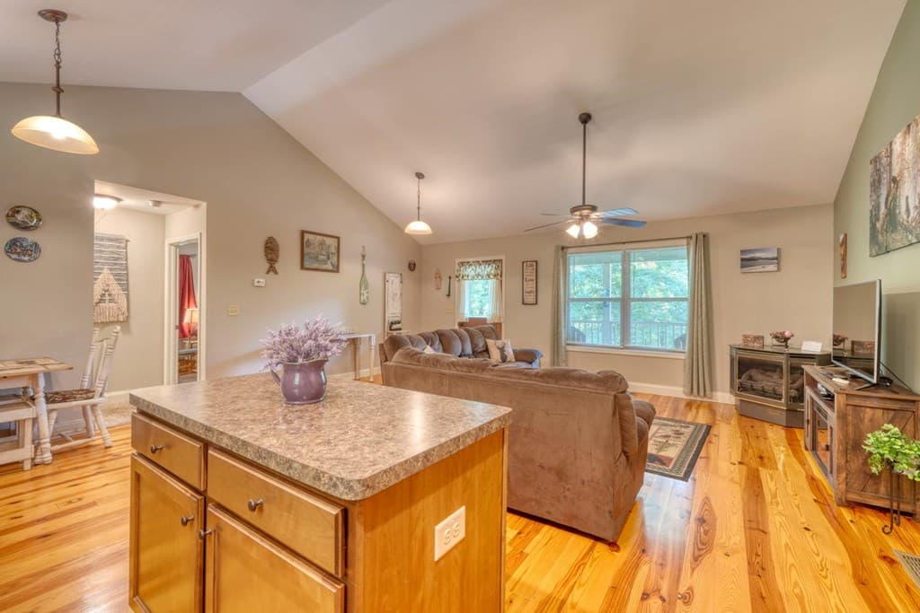 2270 Valley View Drive, Hiawassee GA 30546 - Photo