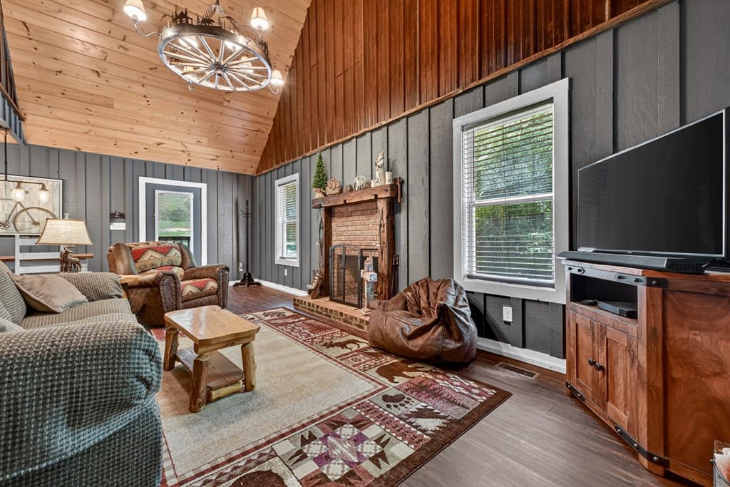 373 Barnes Creek Drive, Ellijay GA 30540 - Photo