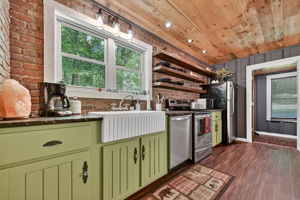 373 Barnes Creek Drive, Ellijay GA 30540 - Photo