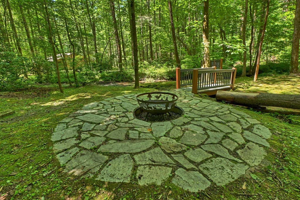 373 Barnes Creek Drive, Ellijay GA 30540 - Photo