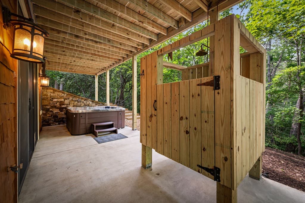2634 Mountain Tops Road, Blue Ridge GA 30513 - Photo