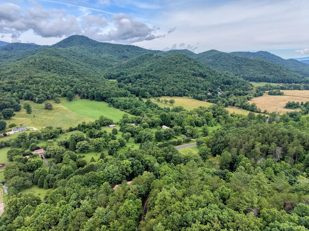 2228 Walls Mountain Road, Hiawassee GA 30546 - Photo