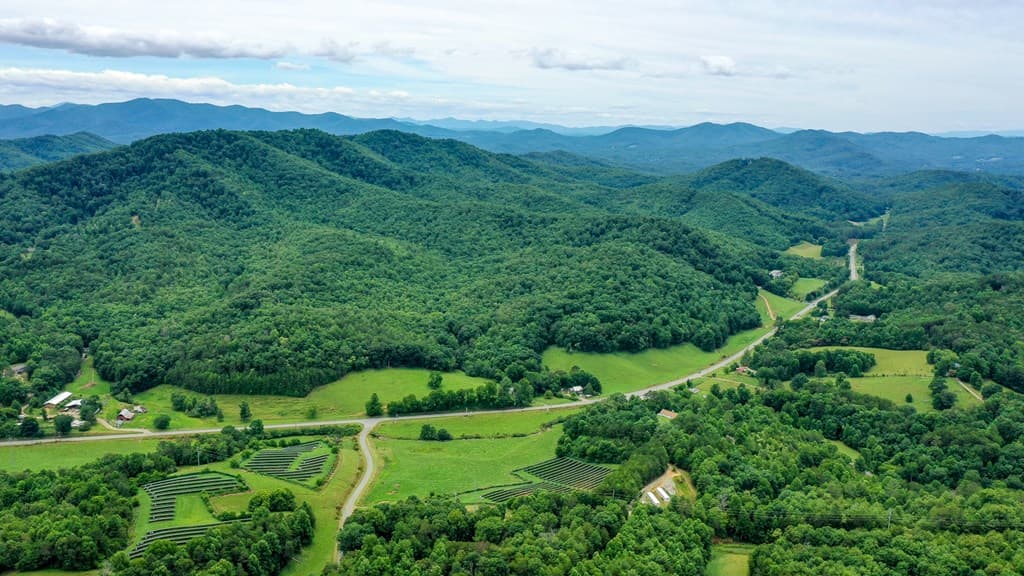 147 Lance Cove Road, Hayesville SC 29804 - Photo