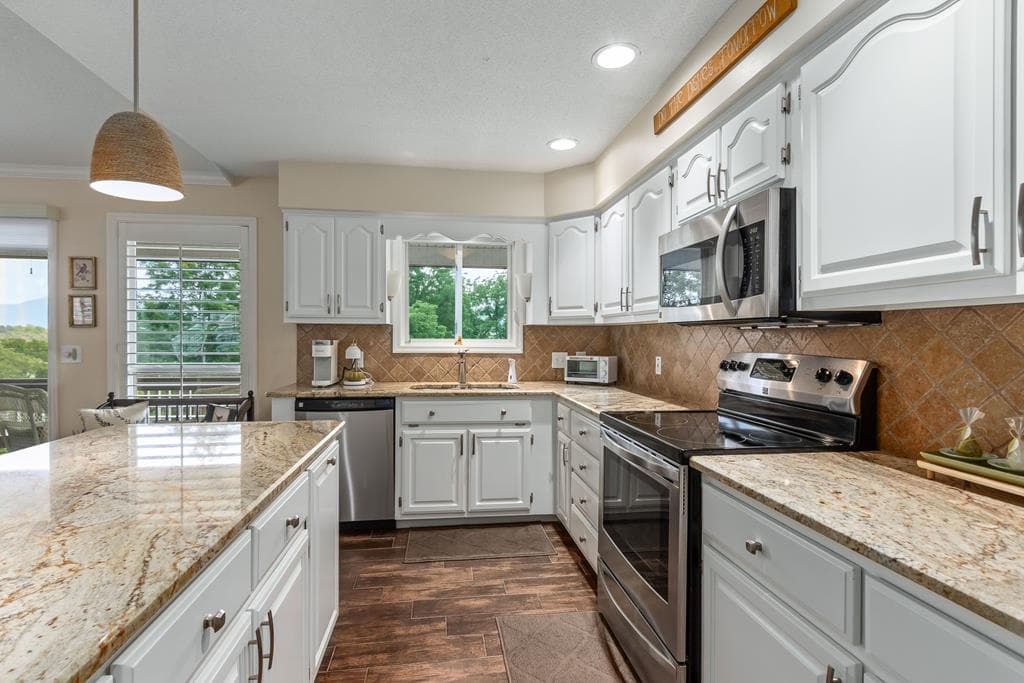 1938 Lakeview Summit Drive, Young Harris GA 30582 - Photo