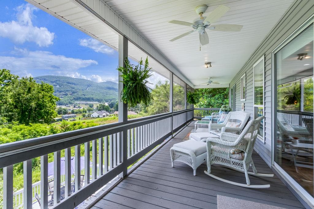 1938 Lakeview Summit Drive, Young Harris GA 30582 - Photo