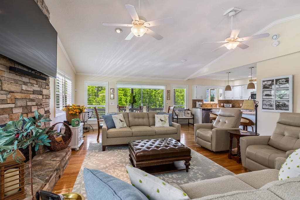 1938 Lakeview Summit Drive, Young Harris GA 30582 - Photo