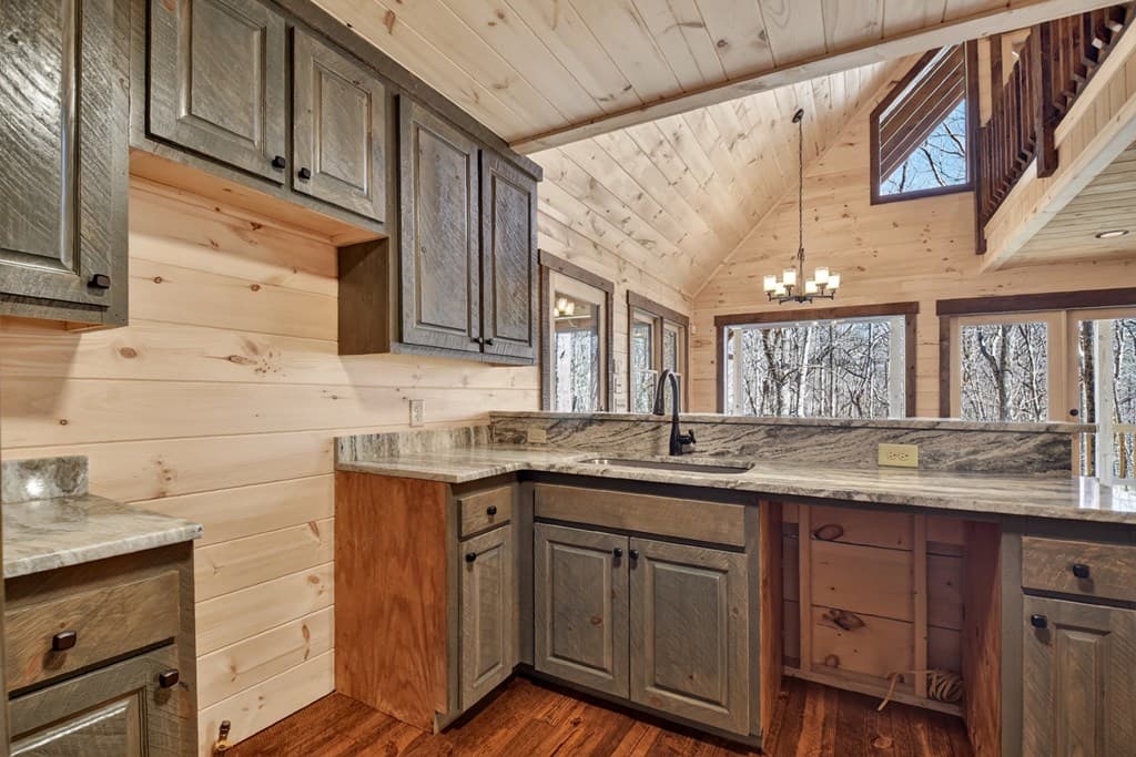 811 Mangums Trail, Blue Ridge GA 30513 - Photo