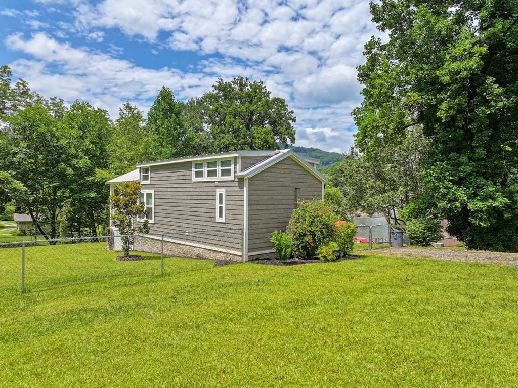 1685 Chatuge Shores, Hiawassee GA 30546 - Photo