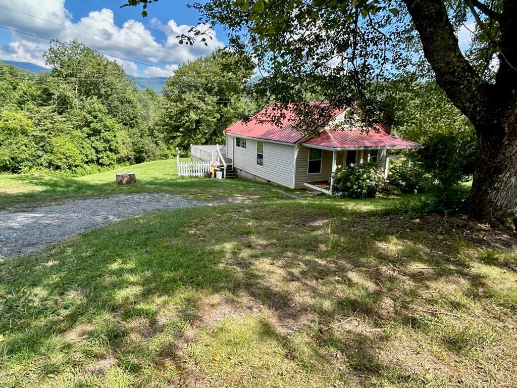136 West Vineyard, Hayesville NC 28904 - Photo