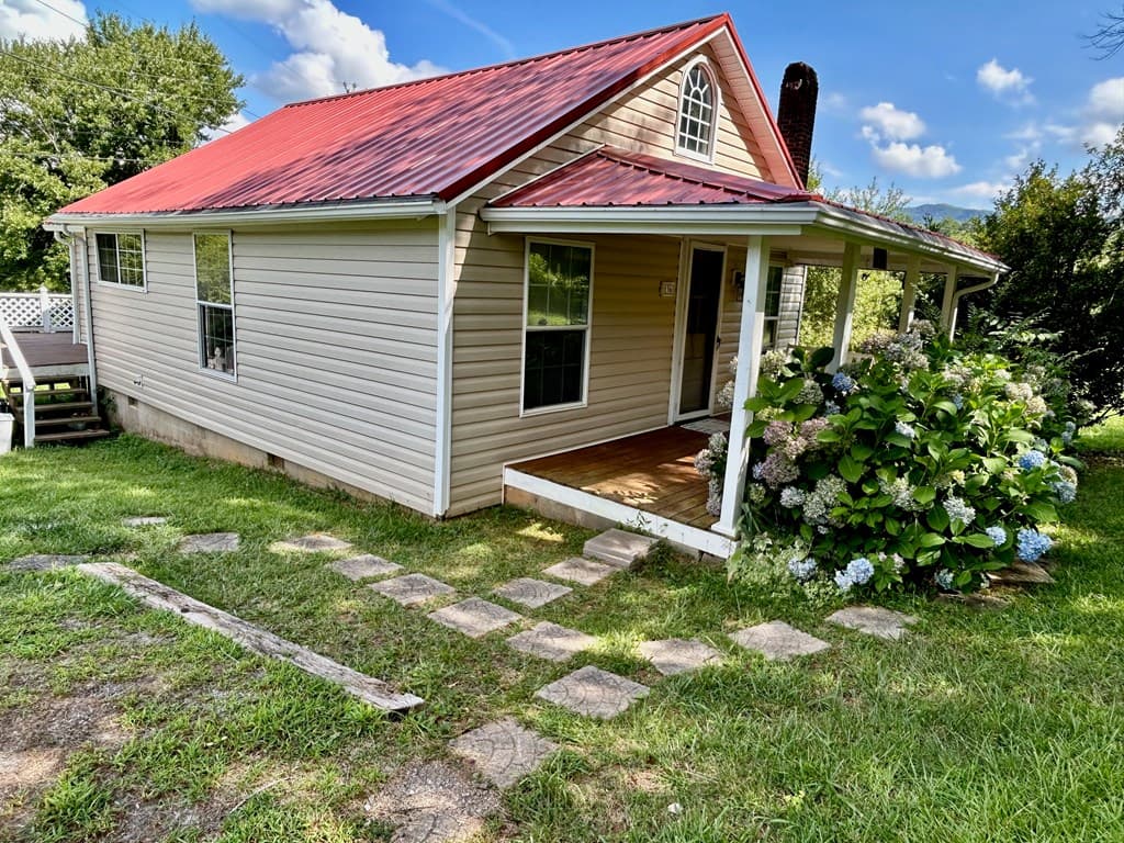 136 West Vineyard, Hayesville NC 28904 - Photo