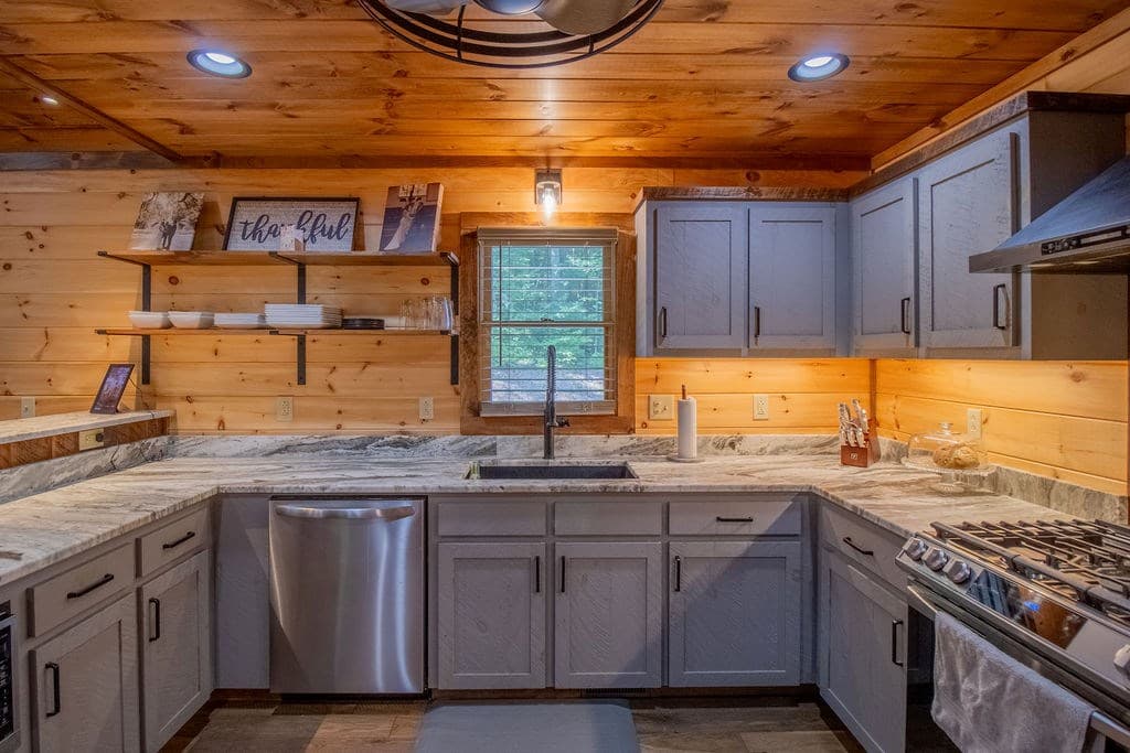 142 Timber Ridge Road, Blue Ridge GA 30513 - Photo