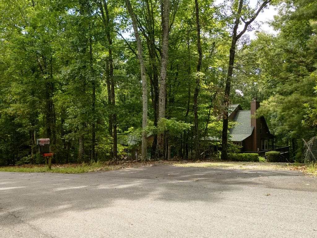 805 Tomahawk Trail, Blairsville GA 30512 - Photo