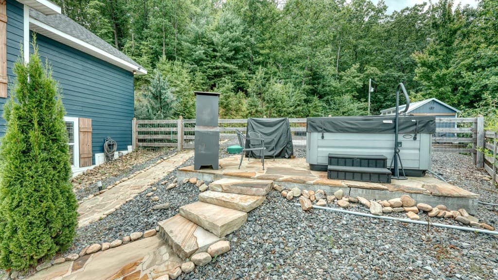 890 Hickory Drive, Mineral Bluff GA 30559 - Photo