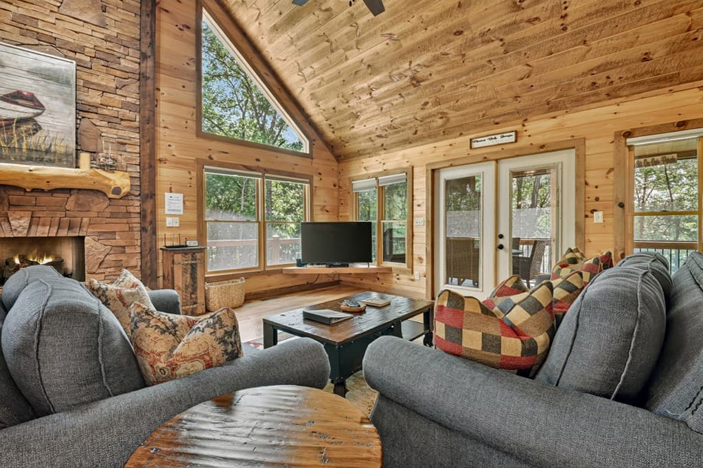 200 Forest View Lane, Mineral Bluff GA 30559 - Photo