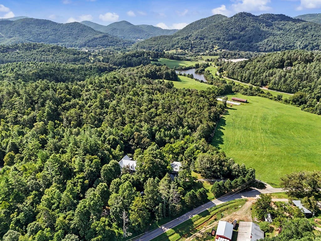 54 Esco Circle, Rabun Gap GA 30568 - Photo