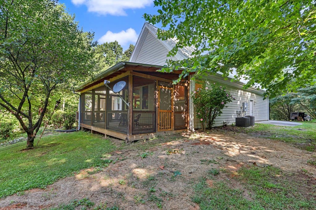 54 Esco Circle, Rabun Gap GA 30568 - Photo