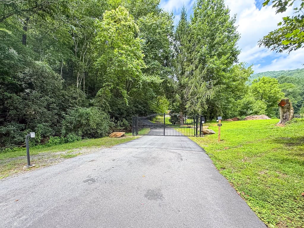 629 Peaks Drive, Hayesville NC 28904 - Photo