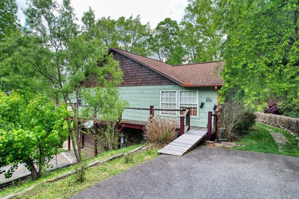911 Summit Way, Blairsville GA 30512 - Photo