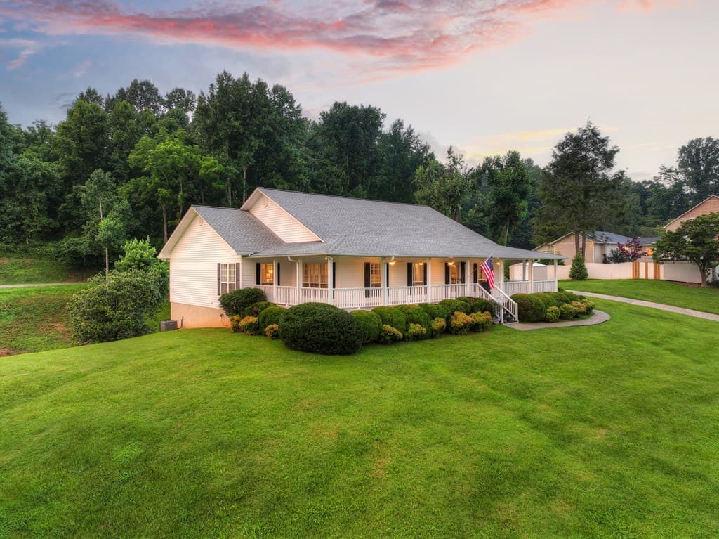 832 W First Street, Blue Ridge GA 30513 - Photo
