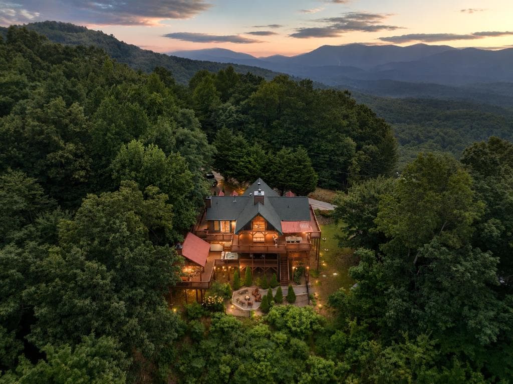 551 Amy Creek Circle, Ellijay GA 30540 - Primary photo
