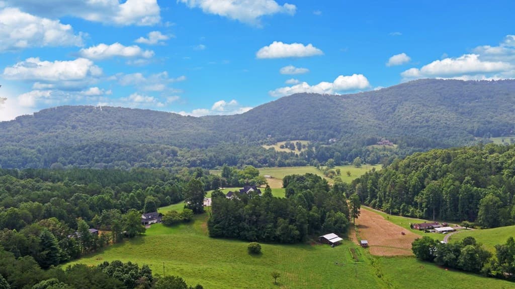 475 Rivercane Road, Brasstown NC 28902 - Photo