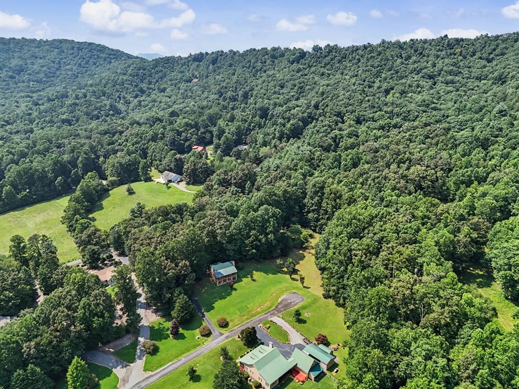 2360 Robin Hood Trail, Hiawassee GA 30546 - Photo