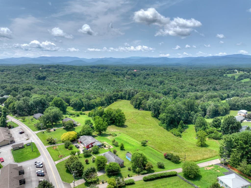 210 Lavista Drive, Blue Ridge GA 30513 - Photo