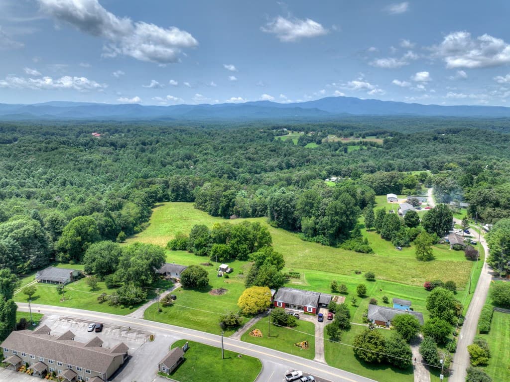 210 Lavista Drive, Blue Ridge GA 30513 - Photo