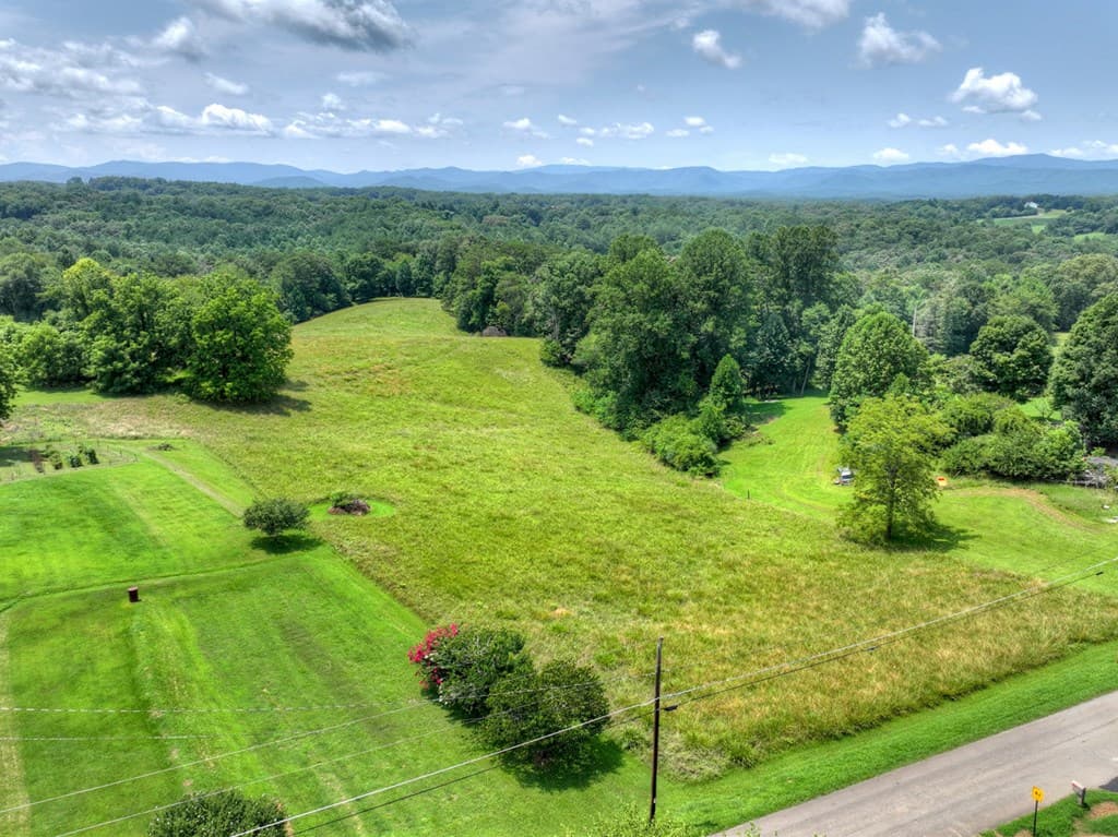 210 Lavista Drive, Blue Ridge GA 30513 - Photo