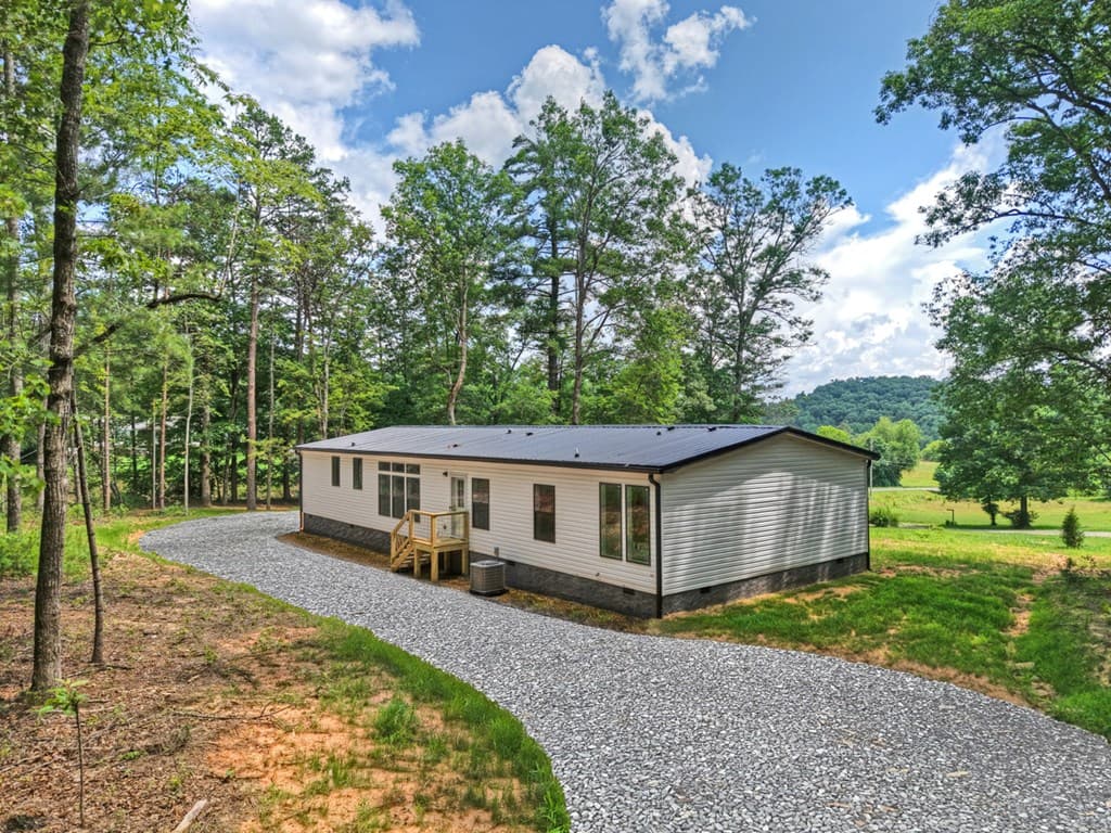 5668 Mobile Road, Blue Ridge GA 30513 - Photo